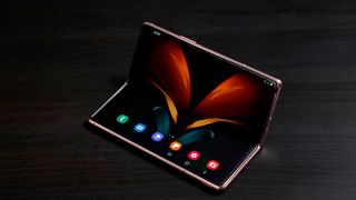 Das Galaxy Z Fold 2 5G ist ab sofort für 1.949 Euro (UVP) erhältlich. (Samsung)