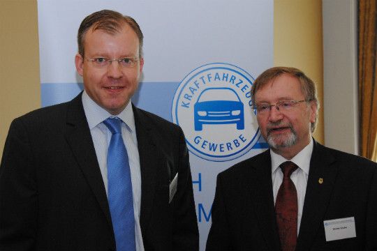 Geschäftspartner: Florian Fischer (Vogel Business Media; li.) und Günter Knoke (ZDK). (Foto: Baeuchle)