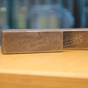 Les lingots du Prix Industrie 4.0 — The Shapers.(Source :  Marina Hofstetter)