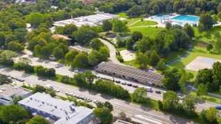So harmonisch soll sich die größte Geothermie-Anlage auf dem europäischen Kontinent in die küntige Bad-Landschaft einfügen. (Bild: SWM (Ingenieurbüro MuellerNeumann und Straub-Architekten)