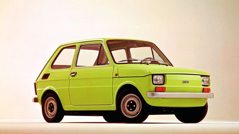 Der Fiat 126 wurde von Sommer 1972 bis Herbst 2000 gebaut. Als Nachfolger des Fiat Nuova 500 war er mit dem luftgekühlten Zweizylinder-Ottomotor mit 594,5 cm³ Hubraum des Fiat 500 R ausgestattet. Die Karosserie war bei gleichem Radstand verlängert und verstärkt worden. (Bild: Fiat)
