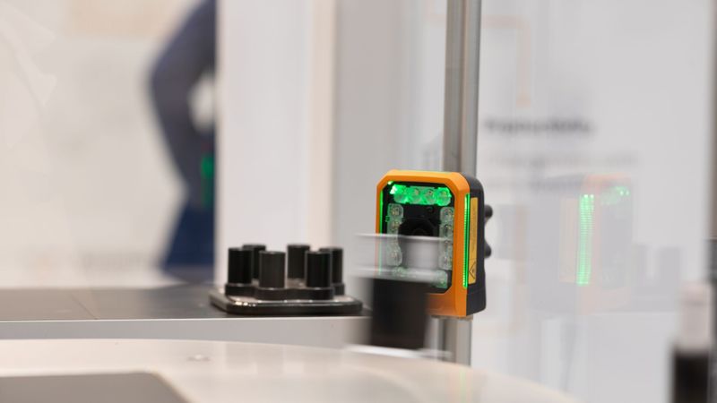 Automatisierungslösungen für die Verpackungsindustrie:  Das Unternehmen zeigt  in Düsseldorf Hardware- und Softwarelösungen für Steuerungssysteme, Antriebstechnik, HMI, Sicherheitstechnik und Mechatronik sowie offene Konnektivität und die nahtlose Integration neuer Technologien wie Bildverarbeitung und Simulation.(Bild:  ABB Machine Automation/B&R)