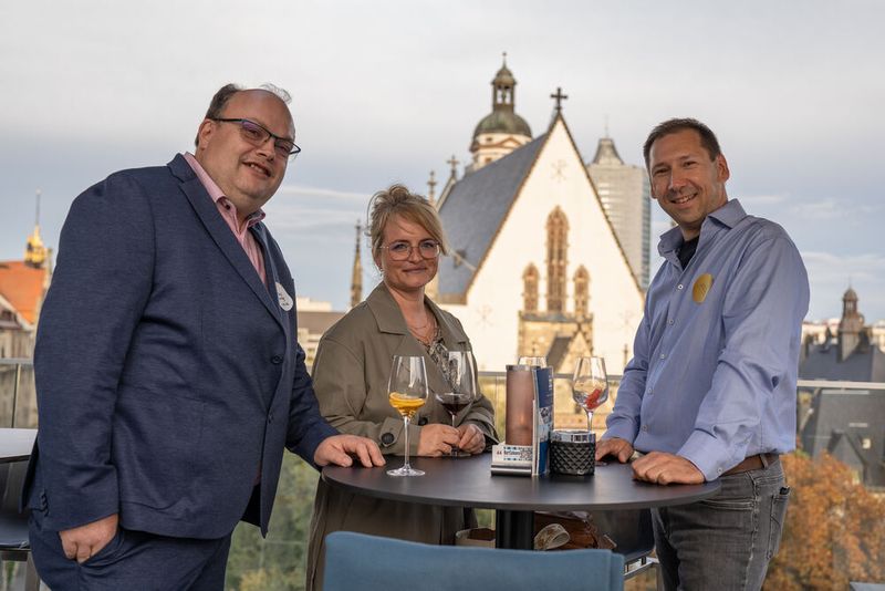 In Leipzig lässt sich die Sonne blicken: Rolf Mittag, Sandrina Methner (beide ITAS) und Marko Gatzemeier (C4B) (Bild: C4B)