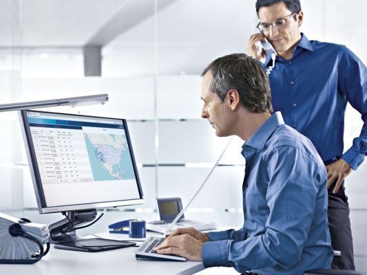 Das Automotive Security Defense Center überwacht das Fahrzeug ständig, um Angriffe zu erkennen und abzuwenden.  (IAV)
