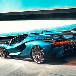 Beim Sprint ist der Roadster mit 2,9 Sekunden um eine Zehntelsekunde langsamer als das Coupé.(Bild:  Lamborghini)