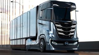 Der von einer Brennstoffzelle angetriebene Lastwagen „Nikola Tre“ wird im April 2019 in der „Nikola World“ in Phoenix, Arizona, vorgestellt, die Produktion in einer neuen europäischen Fabrik soll frühestens 2022 starten. (Nikola Motors)