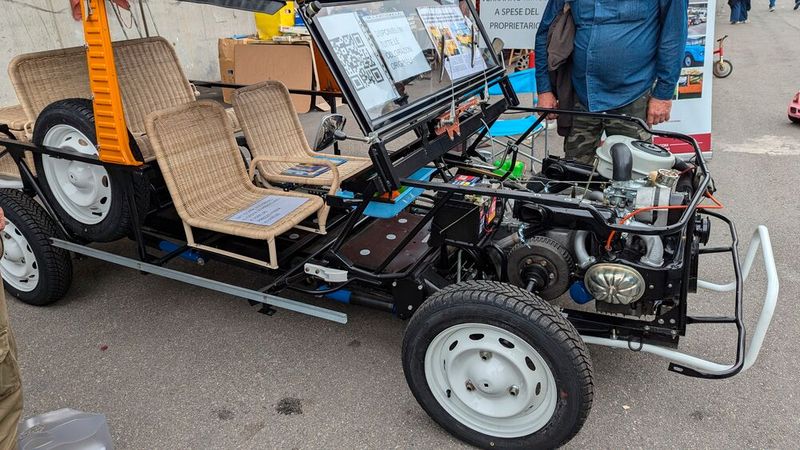 Was wohl unter der Karosse eines Citroën Méhari steckt? Bitte sehr, hier konnten Sie es sehen. (Bild: Dominsky)