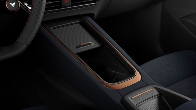 Im Innenraum hat Cupra zahlreiche Ablagen und Staufächer verbaut, um das Raumangebot, das die MEB-Plattform schafft, nutzbar zu machen. (Bild: Seat)