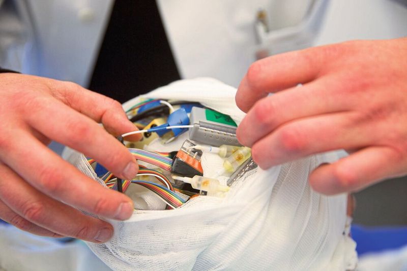 Für die Studie wurden winzige Elektroden in die Gehirne - von fünf Frauen und vier Männern implantiert, um die Aktivität einzelner Nervenzellen zu messen.  Foto: 