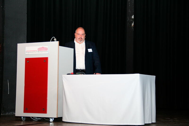 Udo Albrecht von der Handwerkskammer Koblenz hat in seinem Vortrag die vier Schneidvarianten Autogen, Plasma, Laser und Wasser betrachtet und miteainander verglichen. (Bild: Finus)