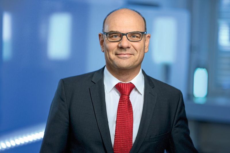 «Die digital ausgerichtete und intelligent vernetzte Smart Factory wird in zunehmendem Masse zu einem erfolgskritischen Differenzierungsmerkmal für Manufacturing-Unternehmen.»  André Schmid, Head of Manufacturing, AWK Group AG (AWK)