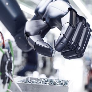 Der Humanoid aus Bayern: Agile Robots will schon 2026 mit dem Agile One einen Roboter für die Industrie auf den Markt bringen.(Bild:  Agile Robots)