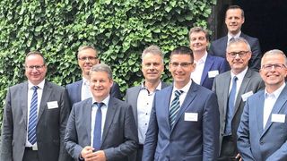 Der neue Vorstand des VDMA-Fachverbands Elektrische Automation: (vorne, v.l.) Martin Kram, Dr. Guido Beckmann, Jürgen Siefert, Markus Sandhöfner, Jörg Freitag, Hans-Jürgen Koch, Dr. Lars Friedrich; hinten v.l.: Michael Matthesius und Dr. Heiner Lang. (VDMA)