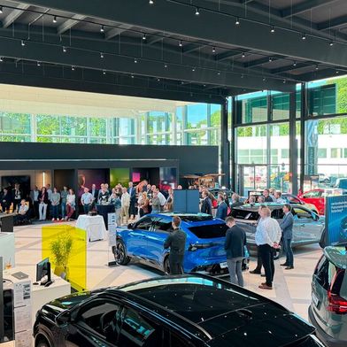Der neue Renault-Standort in Aachen ist nach der neuen CI gestaltet. (Bild: Autohaus Bernds)