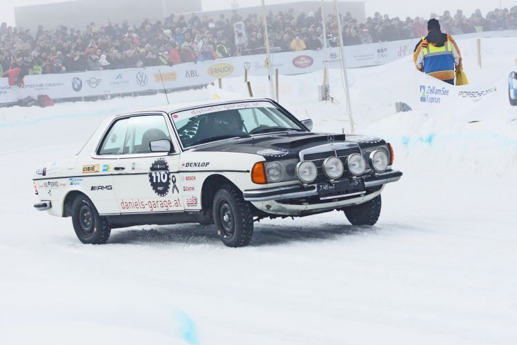 Willkommene Heckschleuderalternative: Auch der Mercedes W123 war im (Langstrecken-)Rallyesport ein nicht unerfolgreiches Fahrzeug seiner Zeit. (Bild: Matthias Knödler)