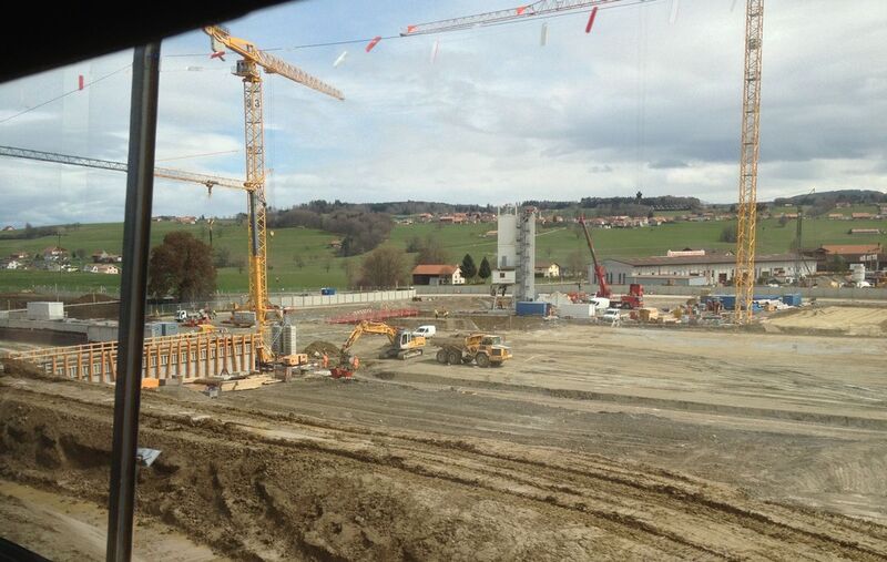 Vue plongeante sur le chantier de la nouvelle usine Nespresso à Romont. (MSM / JR Gonthier)