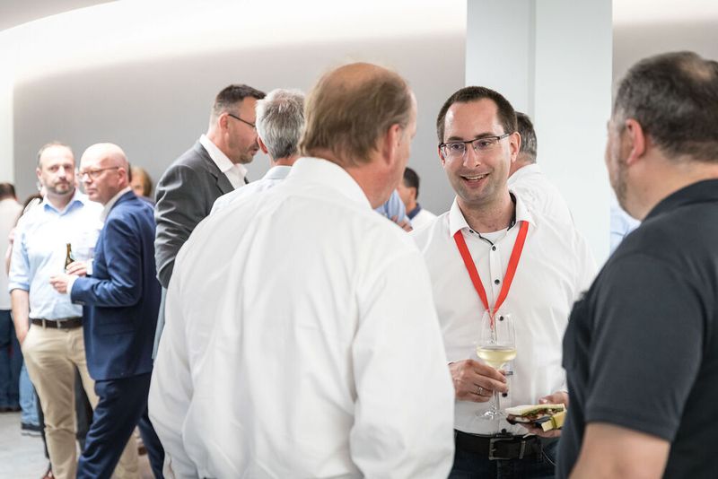 Anwenderkongress Steckverbinder 2023: Tag 1 mit Basisseminaren, Podiumsdiskussion und Posterslam. (Bild: Stefan Bausewein)