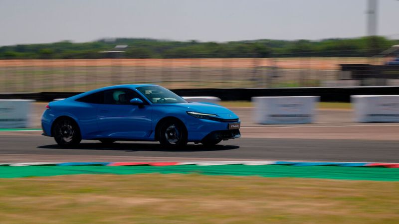 Die Kombination aus effizienter Hybridtechnik und sportlichen Komponenten sorgt für akzeptable Verbrauchswerte, präzises Handling und ein wertiges Ambiente. (Bild: Honda)