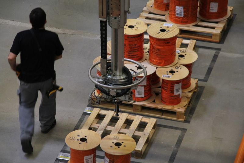 ...ermöglichen patentierte, speziell ausgebildete Greifarme (Dorngreifer). (Bild: Schäfer)