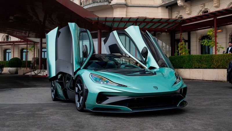 Wem die 1.914 PS des Rimac Nevera noch nicht gereicht haben, bekommt mit der R-Version einen kleinen Nachschlag.(Bild:  Rimac)