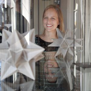 Myfanwy Evans ist bereits in jungen Jahren eine international sichtbare Nachwuchswissenschaftlerin mit umfangreichen Kooperationen in vielen Ländern. Sie forscht an der Schnittstelle von Geometrie und Physik, insbesondere an geometrischen Formen in der Natur.