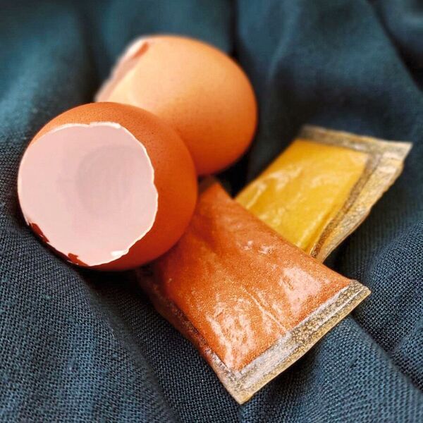 Eierschalen sind eine der Zutaten für die neuen essbaren Verpackungsfolien. (Bild: Edggy / Cora Schmetzer)