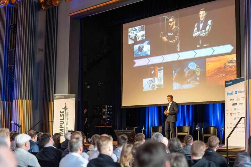 Thorsten Podzimek (SAC GmbH) bei seiner Keynote „Game Over für IT-Systemhäuser!? Markt und Technologien verändert sich radikal. Wer sind die Gewinner?”  (Bild: Valentin DIehl)