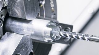 Zum Fräsen der Tasche zur Aufnahme des Akkus kommt der Horn-VHM-Fräser des DS-Aluprogramms mit 8 mm Durchmesser zum Einsatz. (Horn/Sauermann)