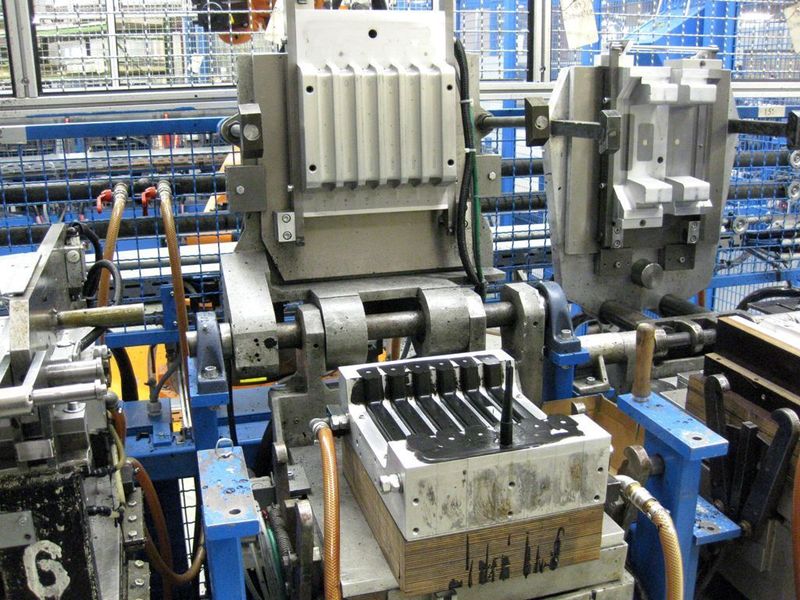 Eine entriegelte Form mit fertigen Produkten. Bild: de Man (Archiv: Vogel Business Media)