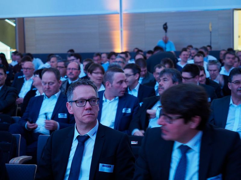 400 Fachbesucher kamen zu der Veranstaltung von Iscar, um sich über die neuesten Innovationen im Bereich Fräsen, Drehen, Abstechen und Bohen zu informieren.   (Matthias Böhm/SMM)