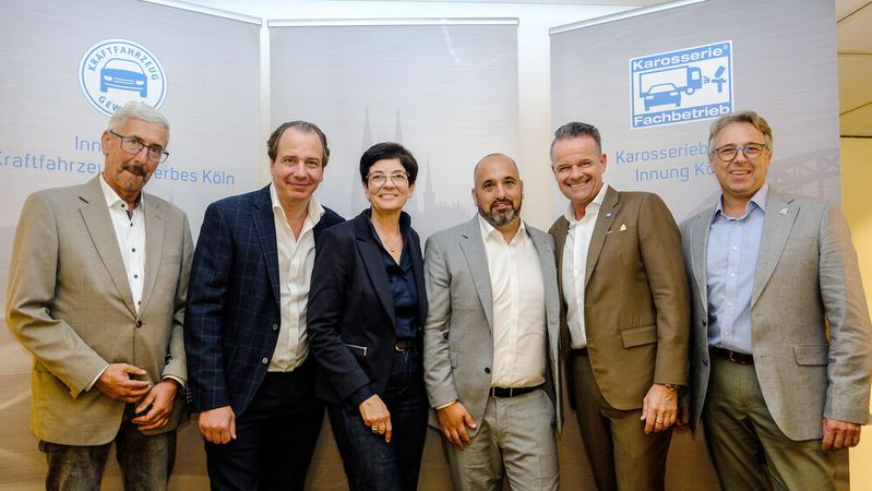 Die Kölner (v.l.): Auditor Werner Steber, Obermeister Stefan Bäckmann, Geschäftsführerin  Claudia Weiler, stellv. Geschäftsführer Peter Stappen, Obermeister Oliver Flemming	( Karosseriebauerinnung) und sein Stellvertreter Arndt Hürter.(Bild:  Zietz  - VCG)