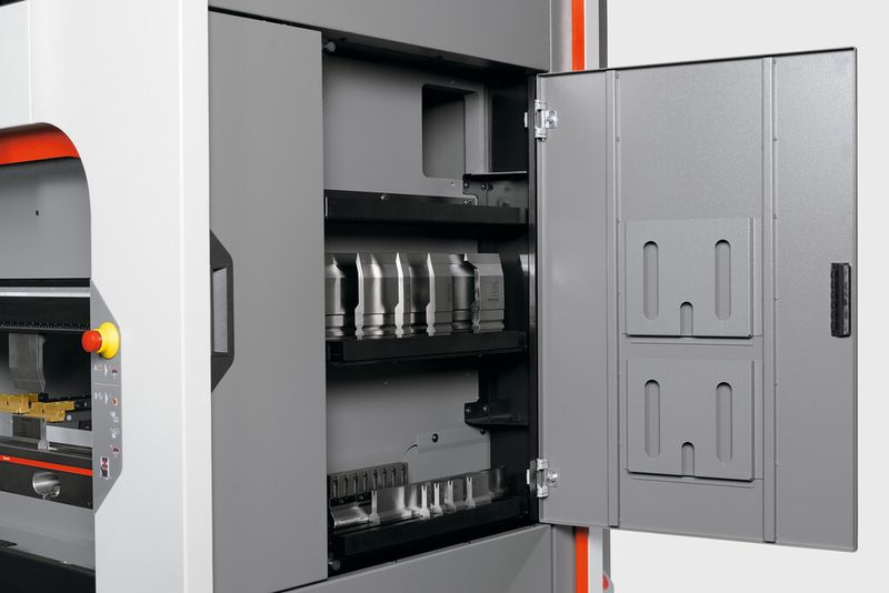 Impressionen von der Abkantmaschine Xpert 40. (Bild: Bystronic)