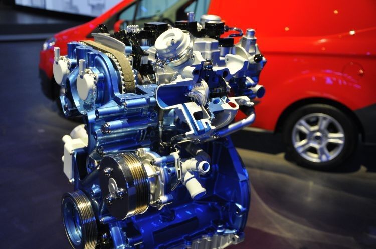 Der Hersteller hat drei Antriebsvarianten im Angebot: Zwei Vierzyliner-Dieselmotoren mit 75 oder 95 PS sowie einen 1,0-Liter EcoBoost- Dreizylinder mit Benzindirekteinspritzung und 100 PS. (Foto: Richter)