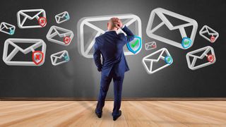 Eines Studie von BSI und Polizei zeigt: Kenntnisse zum Schutz vor Cyber-Angriffen sind bei den Bürgern vorhanden, werden jedoch noch unzureichend umgesetzt. (Bild: Production Perig - stock.adobe.com)