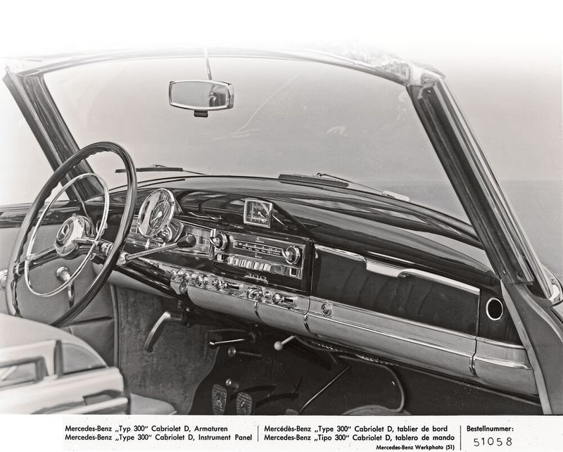 Das Autoradio Becker Nürnberg war 1951 schon gut in das Armaturenbrett integriert.