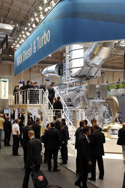 90 Tonnen Green Technology präsentiert MAN Diesel & Turbo auf der SMM 2010 in Form eines Dieselmotors.  (Bild: Höltkemeier)