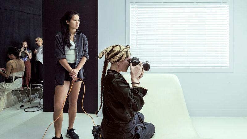 Bei der Arbeit ließ sich Summerton selbst fotografisch begleiten. (Bild: Pirelli/Alessandro Scotti)