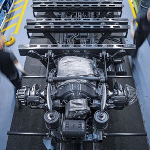 Für die Reichweite nutzt der Hersteller unter anderem eine selbst entwickelte elektrische Antriebsachse.(Bild:  Daimler Truck)