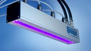 Die Lampensysteme Delolux 804 und Delolux 806 ermöglichen ein schnelles und homogenes Aushärten der photoinitiierten Klebstoffe Delo-Katiobond, Delo-Photobond und Delo-Dualbond.  (Bild: Delo)