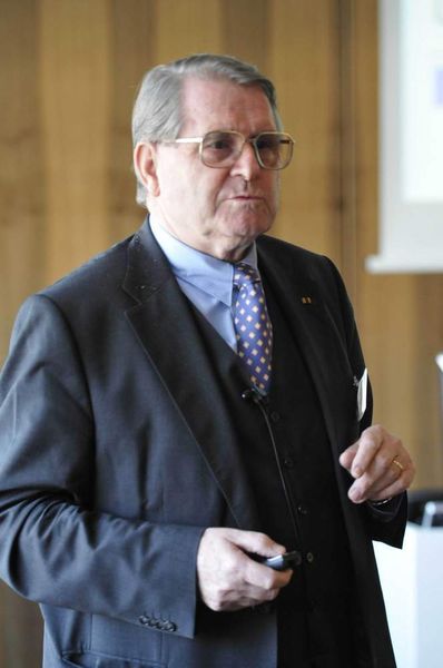 Prof. em. Dr. Martin Polke (RWTH Aachen) verabschiedete Dieter Schaudel mit einem Epilog über die Einfachheit. (Archiv: Vogel Business Media)