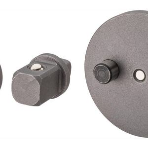 Dank verschiedener Adaptersätze, die optional erhältlich sind, lässt sich das Gerät bei vielen Modellen der unterschiedlichsten Hersteller einsetzen.(Bild:  Hazet)