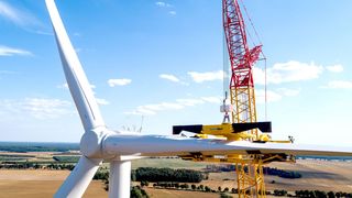 Als erster Hersteller setzt Enercon auf die neuen RBC-D-Rotorblatt-Traversen von Ematec. (Bild: Ematec)