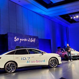 Bild 1: Volkswagen integriert mit seinem Partner Cerence ChatGPT in Fahrzeugmodelle.(Bild:  Stefanie Eckardt)