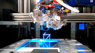 Les axes linéaires drylin SAW sans entretien sont la pièce maîtresse de l'imprimante 3D. Ils garantissent une impression précise grâce aux douilles réglables.  (Source : AIMIS-FYT)