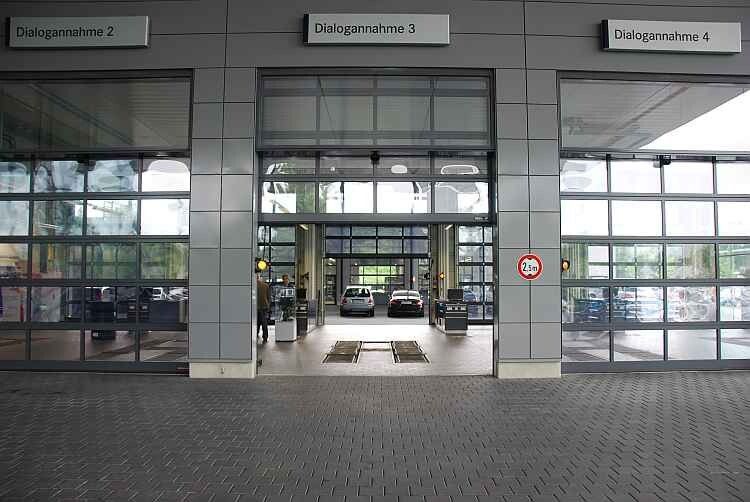 Maximale Transparenz und perfekte Organisation – wie hier in der Direktannahme – sind die Leitbilder von Servicechef Volker Rewig. (Foto: Rosenow)