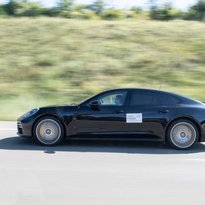 An der Optik des sportlichen Luxusliners ändert sich vergleichsweise wenig.(Bild:  Porsche)