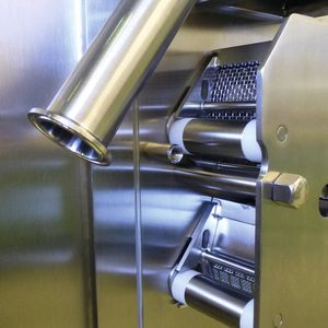 Das Automatic Granulation System (AGS) ermöglicht mithilfe eines Antriebs eine gewünschte Siebkorbpositionierung zu einem Rotor.