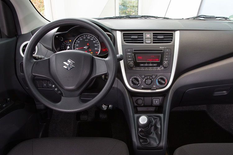 Das Cockpit ist nüchtern gestaltet. (Foto: Suzuki)