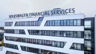 Volkswagen Financial Services bietet privaten Auto-Käufern und -Verkäufern mit „Vender“ nun ein digitales Kaufabwicklungsinstrument. (Bild: Volkswagen Financial Services )