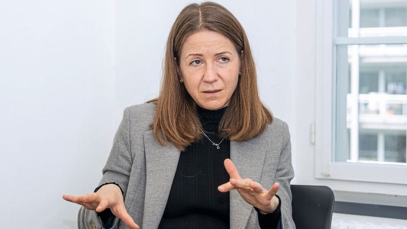 «Das Ziel unserer Forschungsarbeit ist, dass sich Roboter auch in der Nähe von Menschen agil und sicher bewegen können. Dazu müssen diese Roboter die Umgehung in Echtzeit sehen und verstehen.»(Bild:  Thomas Entzeroth)